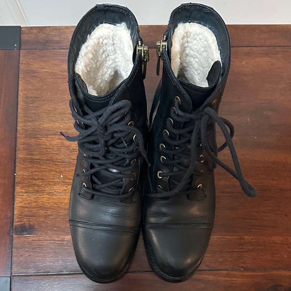 UGG Women's Black Lace-Up Ankle Boots - Picture 7 of 10